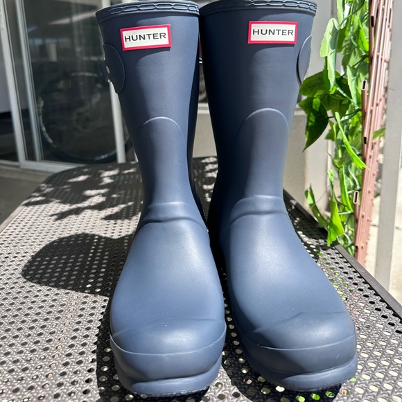 Hunter Navy Short Rain Boots - Picture 1 of 10